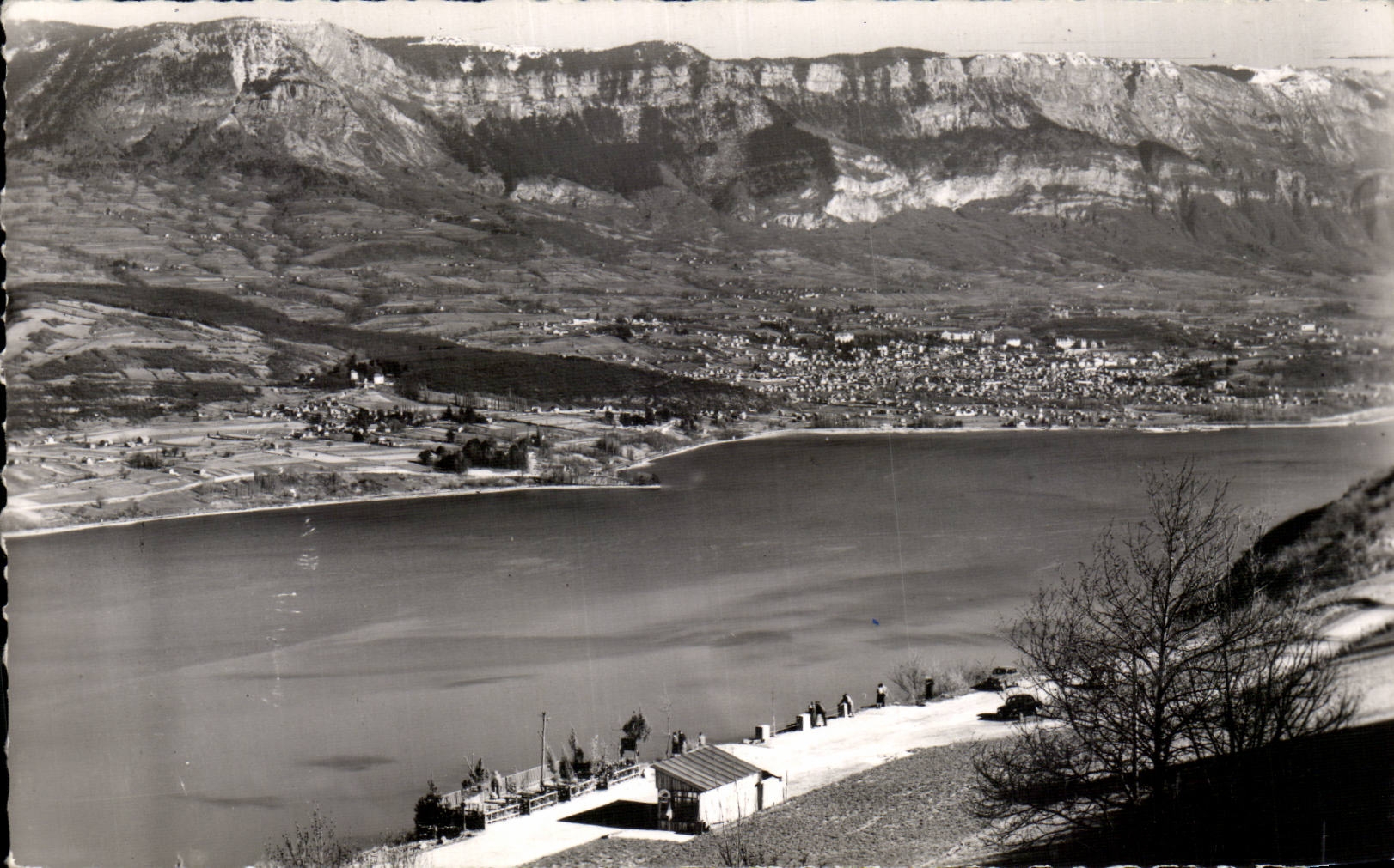 Aix-les-Bains — Panorama sur le Lac du Bourget et le Mont Revard — ONTEX, G. ROSSIGNON