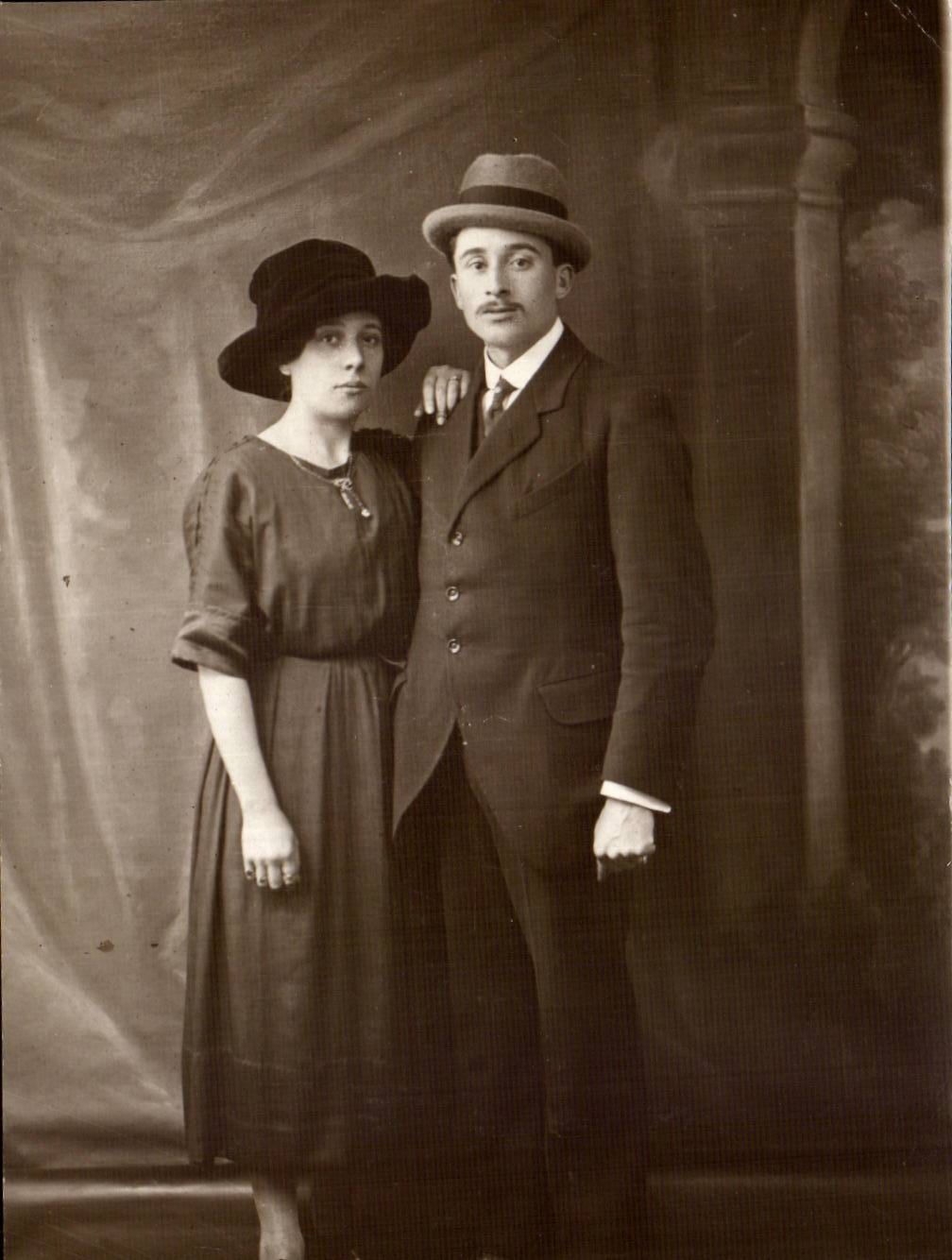 CARTE PHOTO Couple Femme Costume Folklore