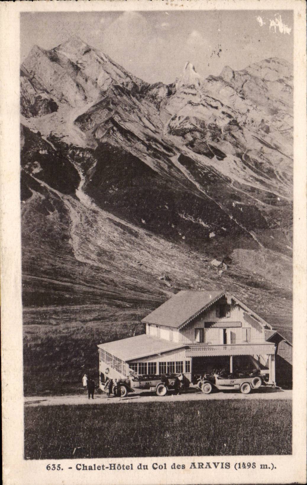 Chalet-Hôtel du Col des Aravis (1498 m.) — montagnes en arrière-plan — L. Morand, phot.-édit. (n° 635)