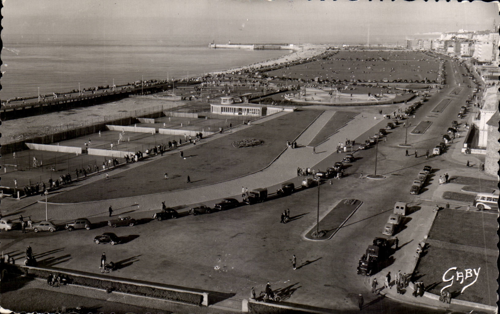 CPSM Diep^pe L'esplanade et le nouveau front de mer Tennis