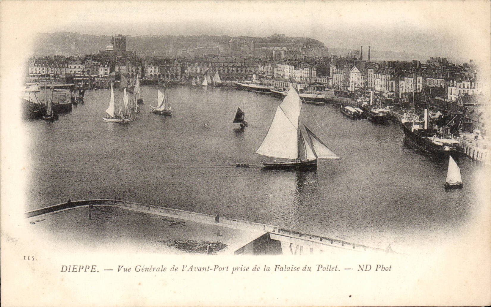 CPA Dieppe Vue generale de l'avant port prise de la falaise du Pollet