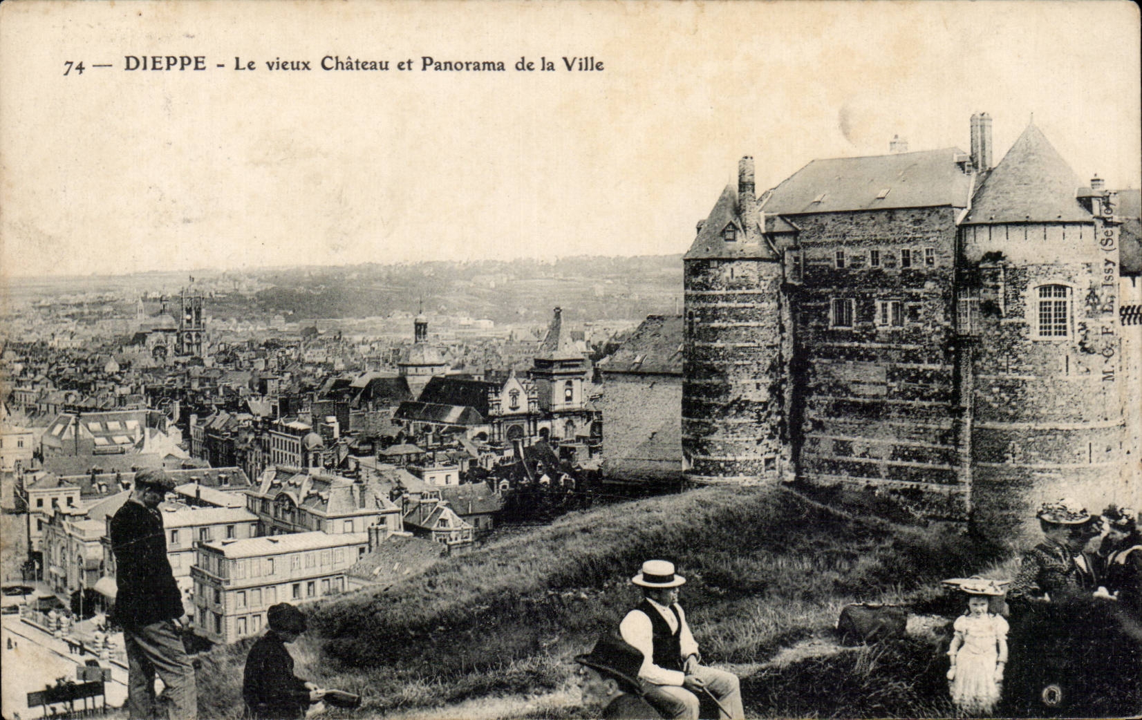 CPA Dieppe Le vieux chateau et panorama de la ville