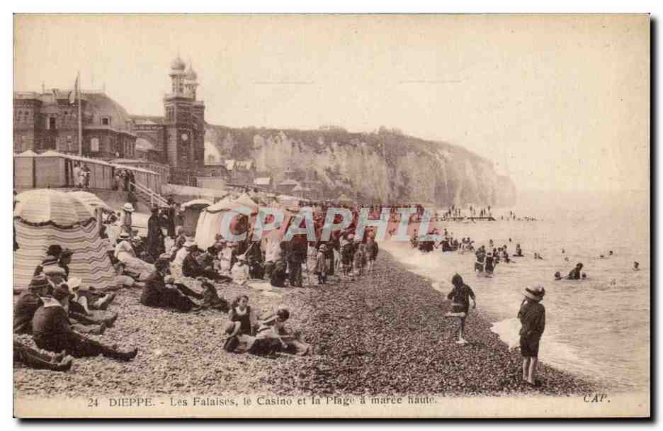 CPA Dieppe Les falaises le casino et la plage a maree haute