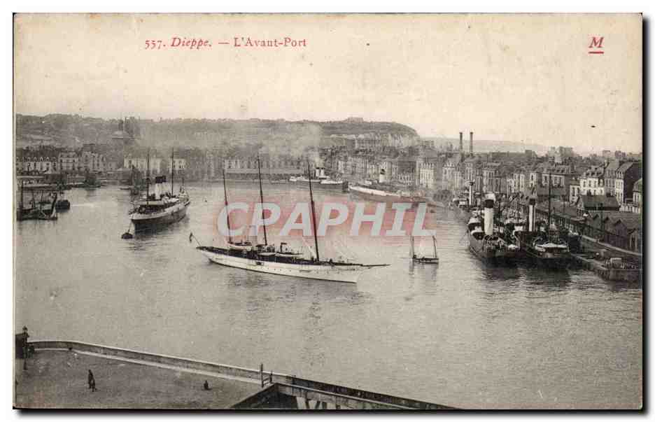CPA Dieppe L'avant port 