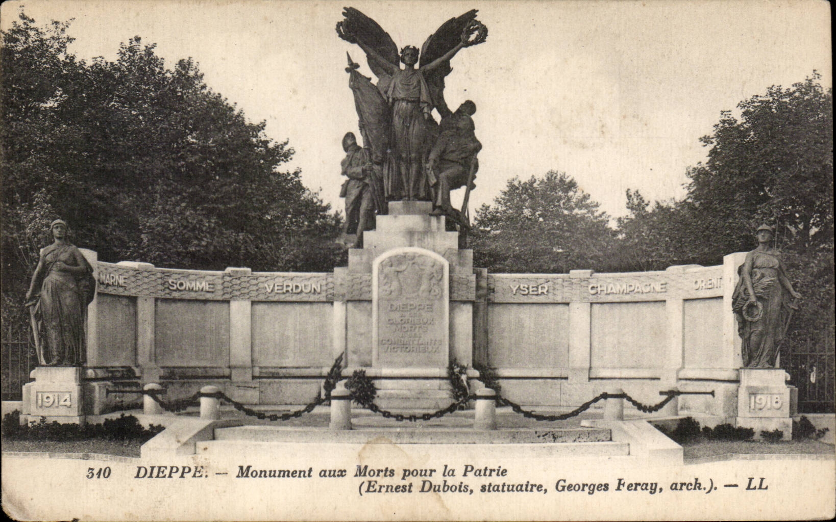 CPA Dieppe Monument aux morts pour la patrie (Ernest Dubois)