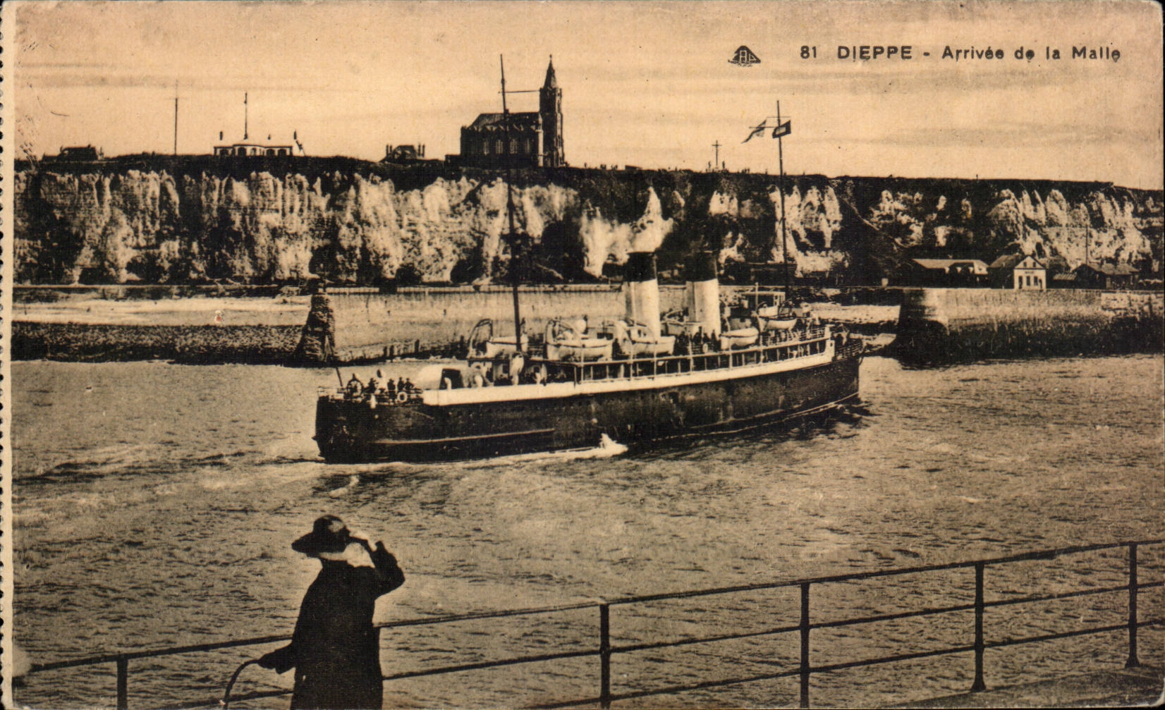 CPA Dieppe Arrivee de la Malle (bateau)