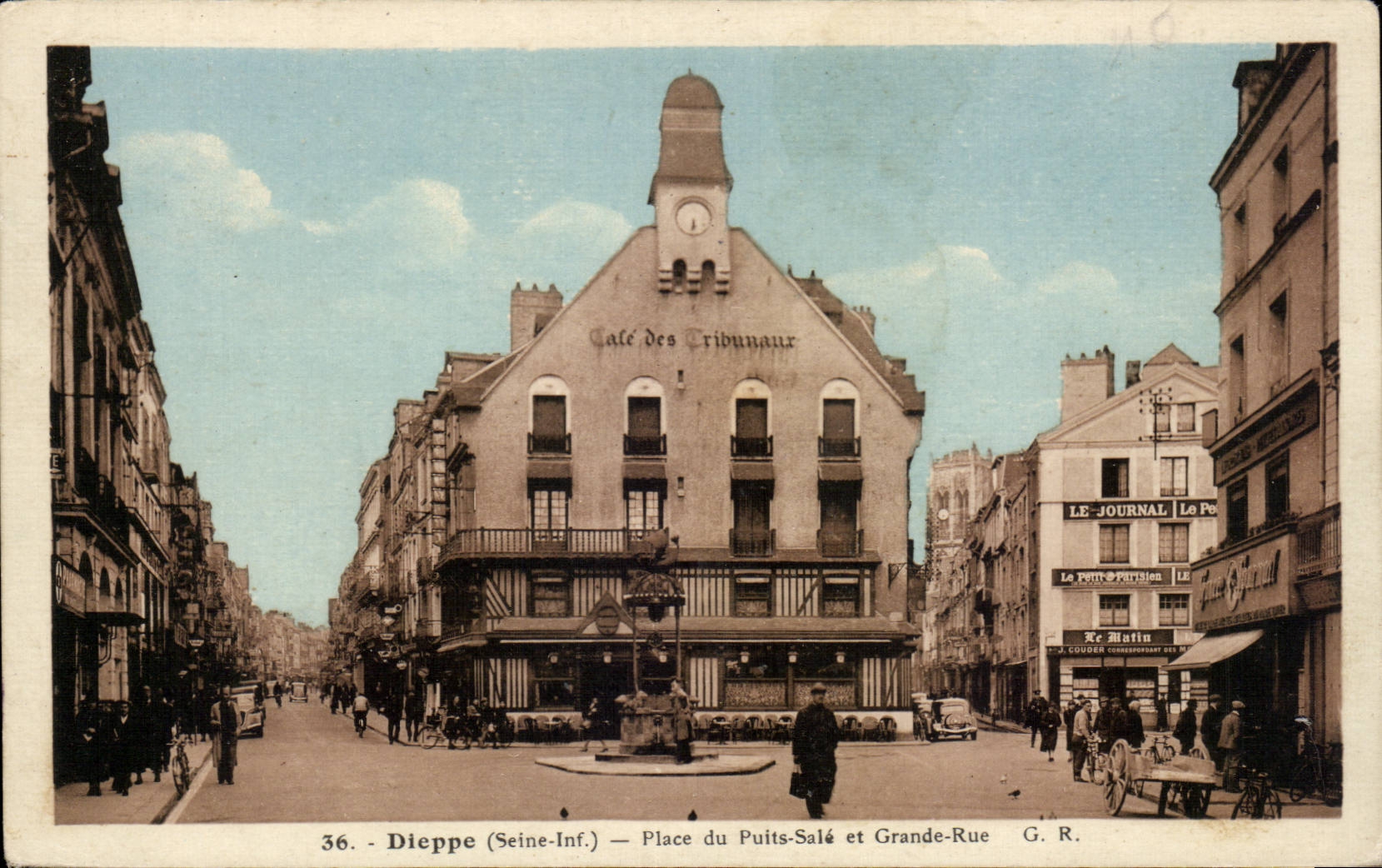 CPA Dieppe Place du Puits Sale et grande rue 