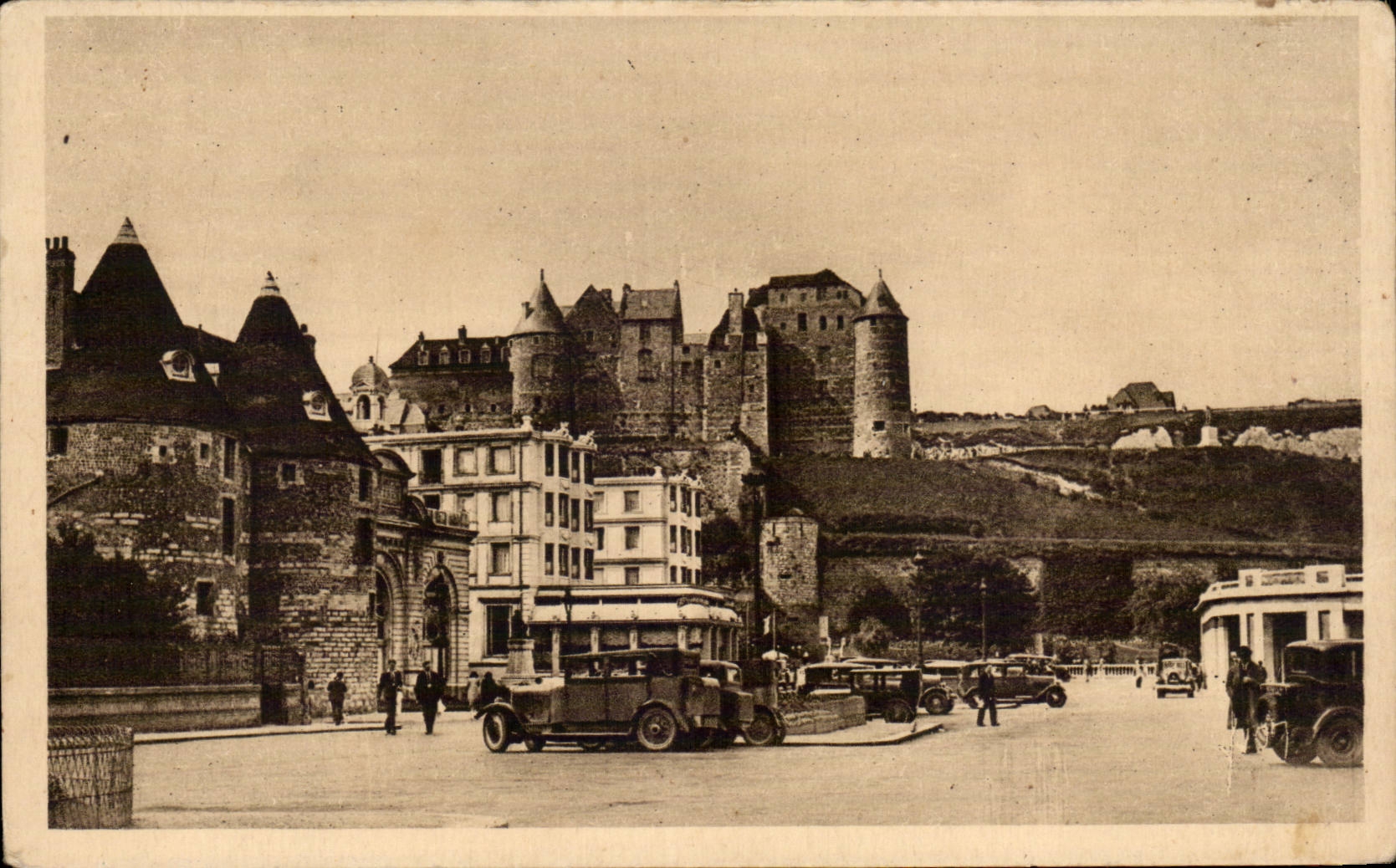 CPA Dieppe Les tourelles et le vieux chateau