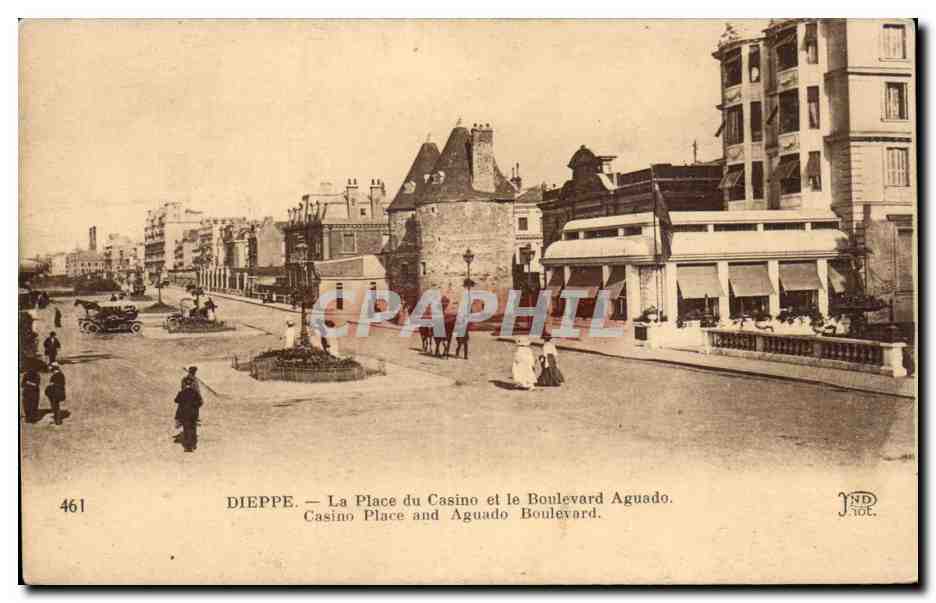 CPA Dieppe La place du casino et le boulevard Aguado 