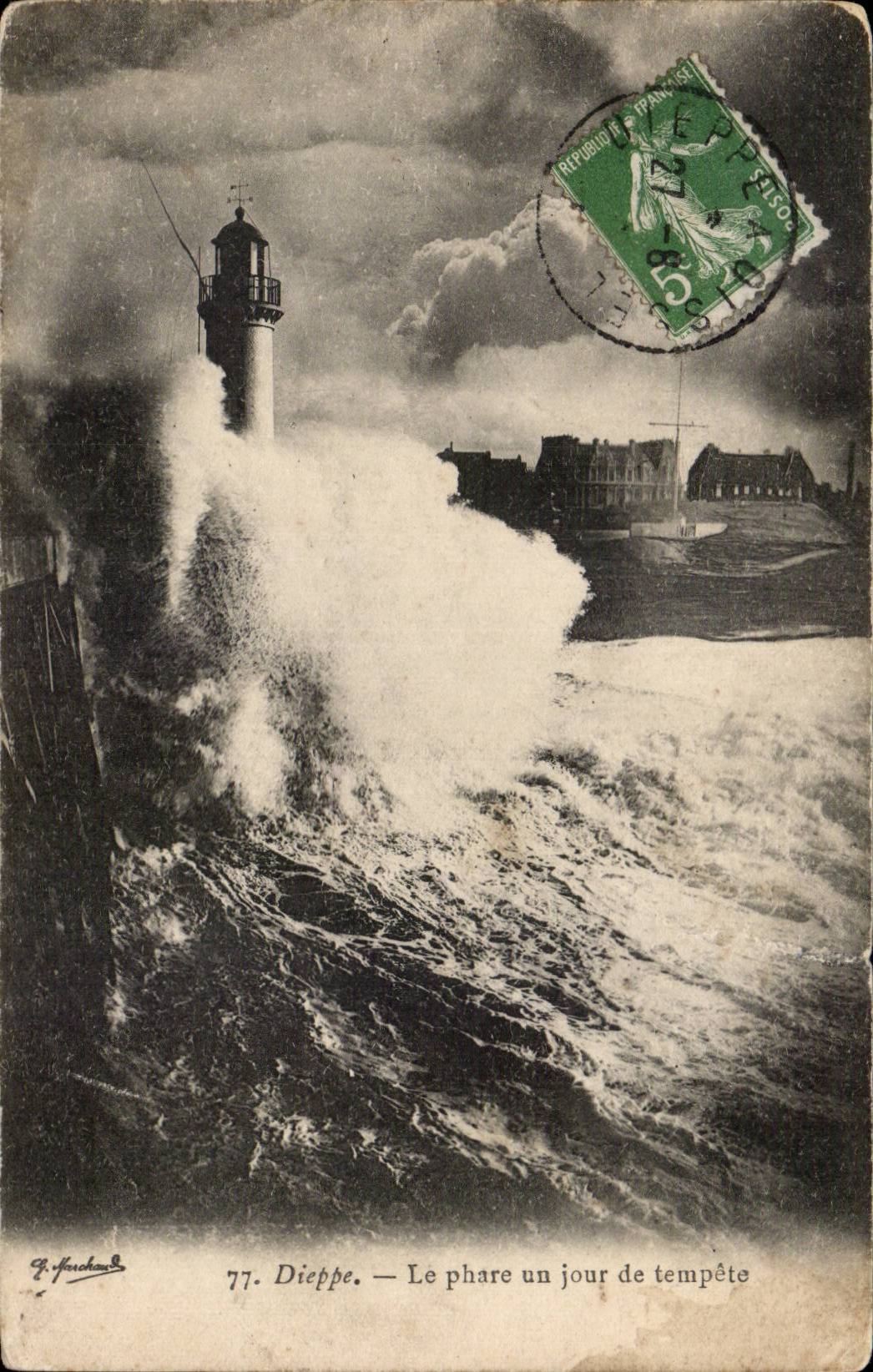 CPA Dieppe Le phare un jour de tempete Lighthouse