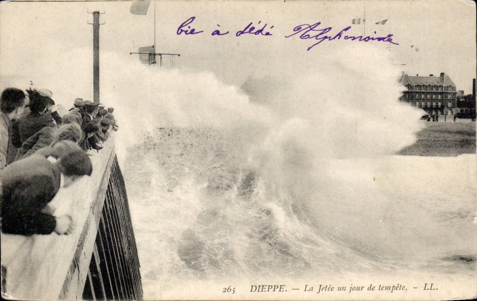 CPA Dieppe La jetee un jour de tempete