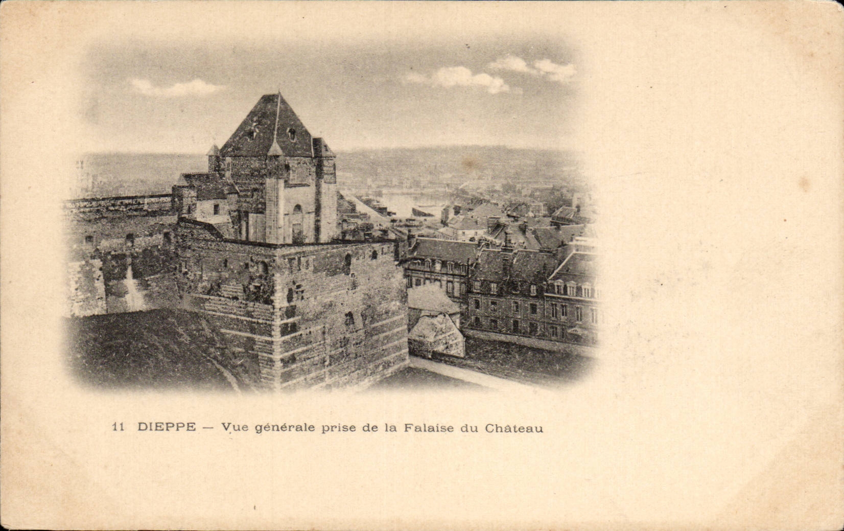 CPA Dieppe Vue generale prise de la falaise du vieux chateau