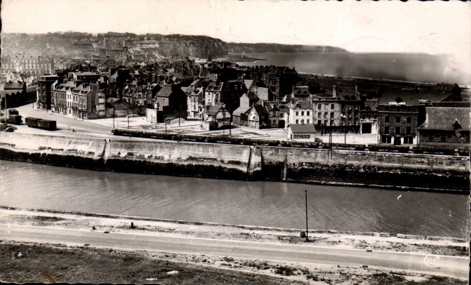 CPSM Dieppe Le chenal