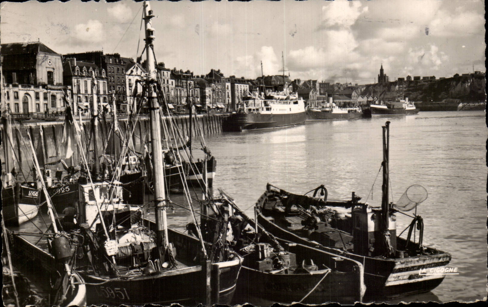 CPSM Dieppe Les quais de la gare maritime et le Brighton