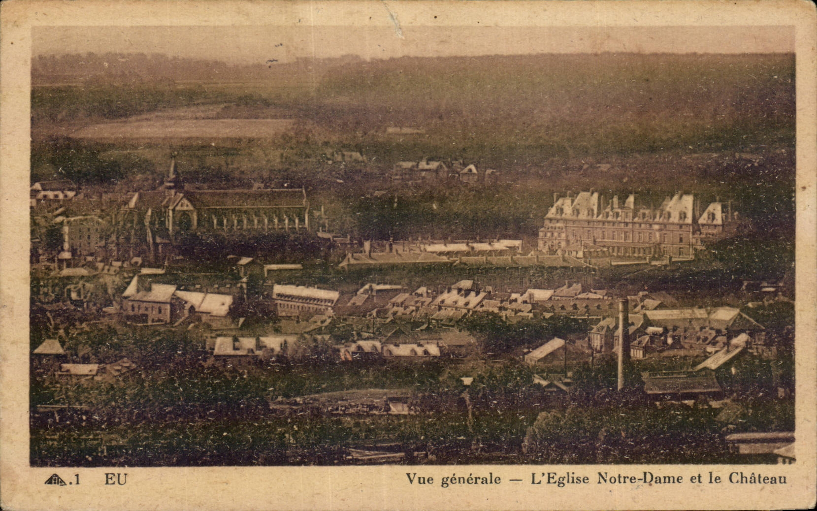 CPA Eu Vue generale L'eglise Notre Dame et le chateau