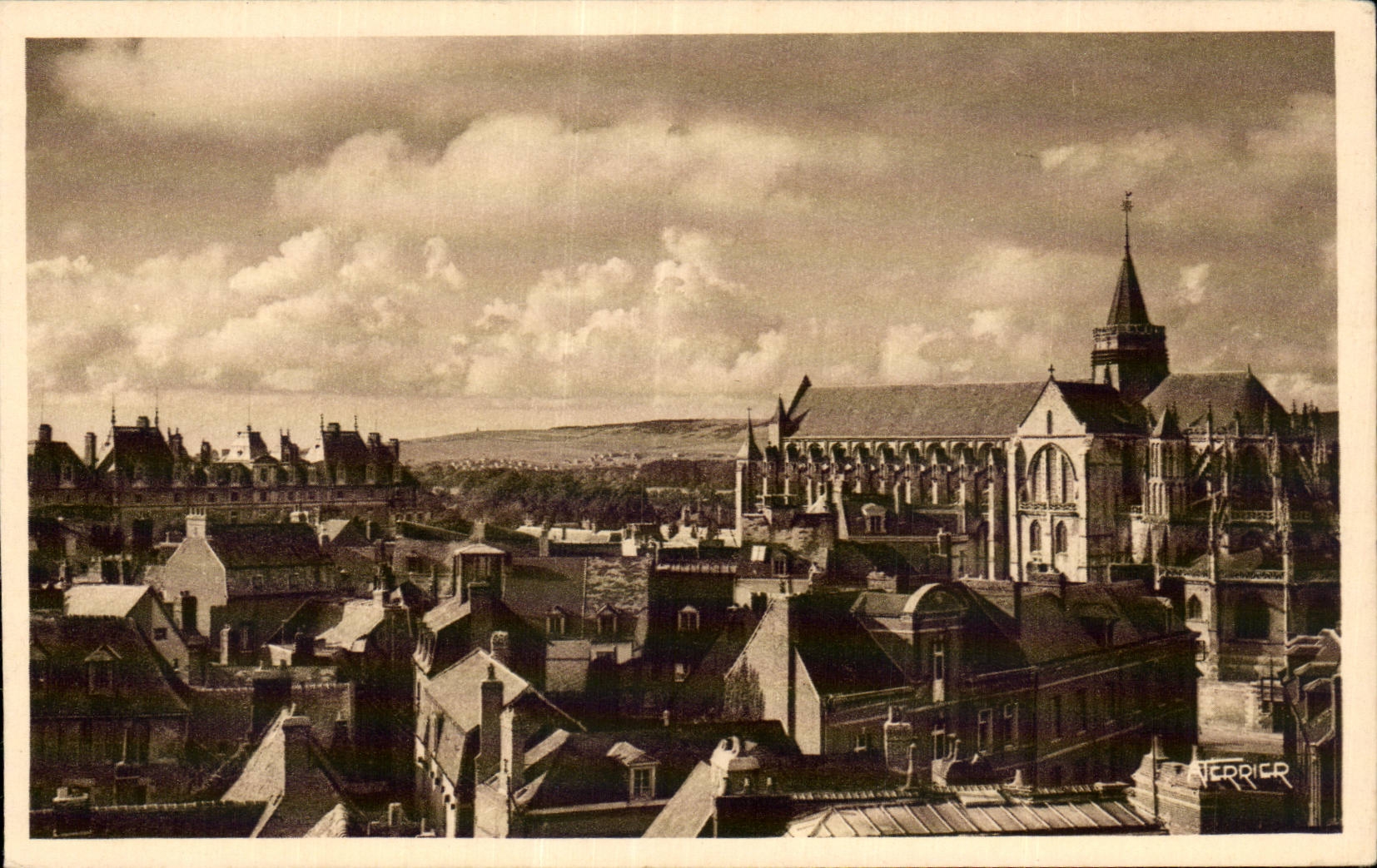 CPA Eu Vue generale sur la chapelle et le chateau Au fond la mer