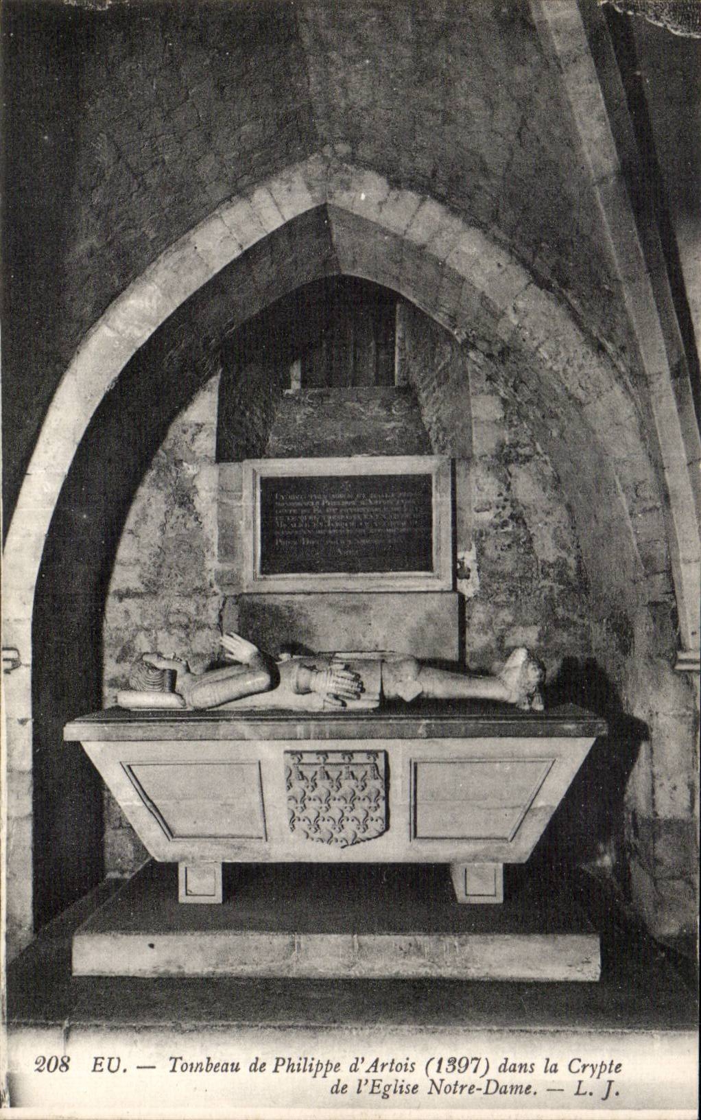 CPA Eu Tombeau de Philippe d'Artois (1397) dans la crypte de l'eglise Notre Dame