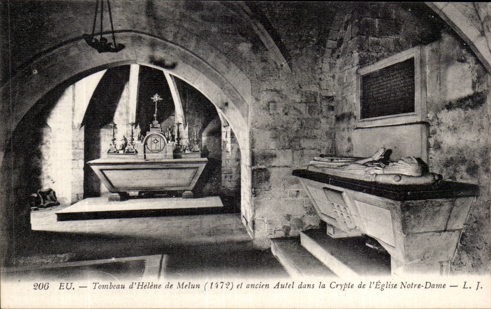 CPA Eu Le tombeau d'Helene de Melun (1472) dans la crypte de l'eglise Notre Dame