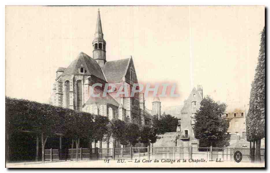 CPA Eu La cour du college et la chapelle