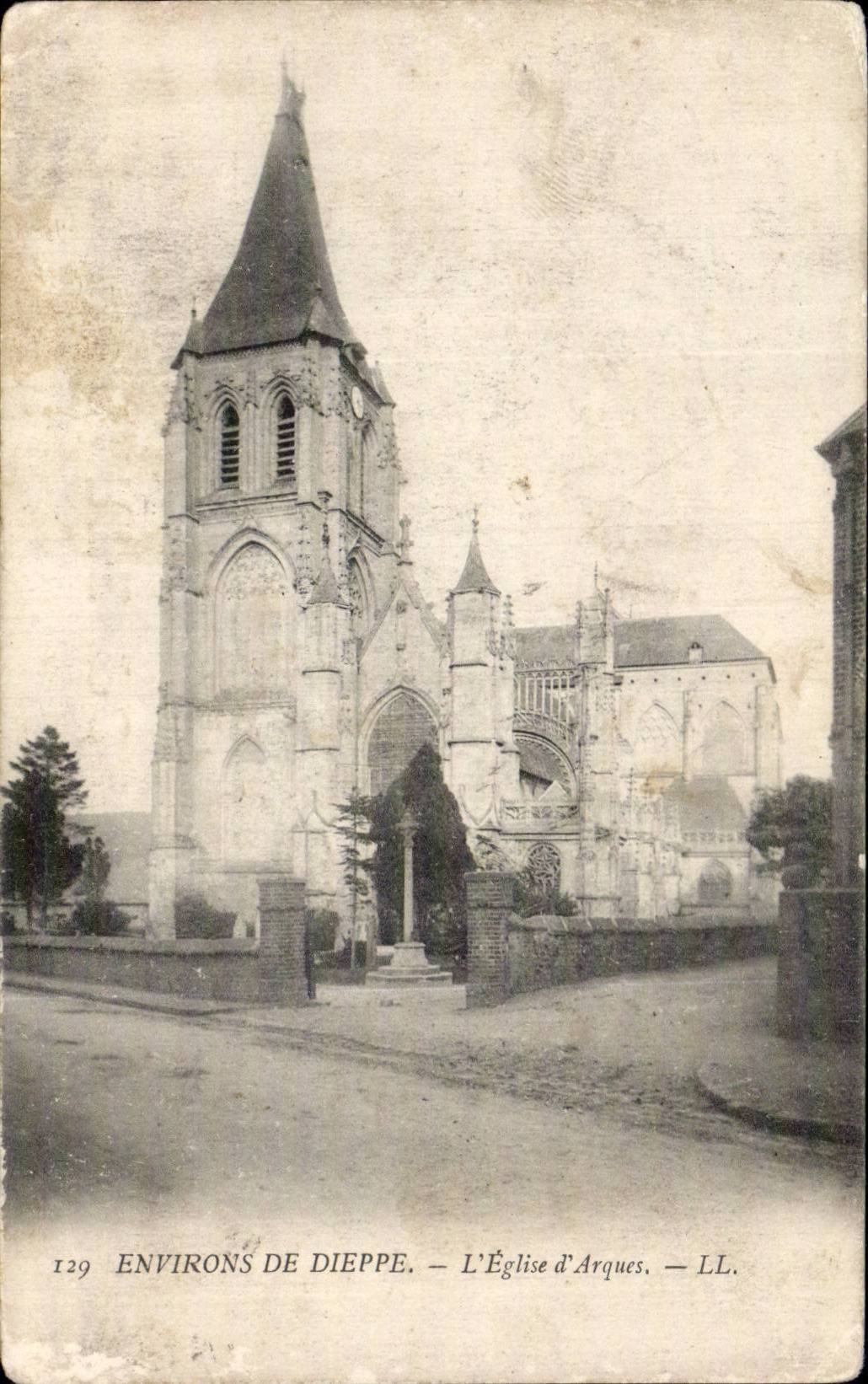 CPA Environs de Dieppe L'eglise d'Arques