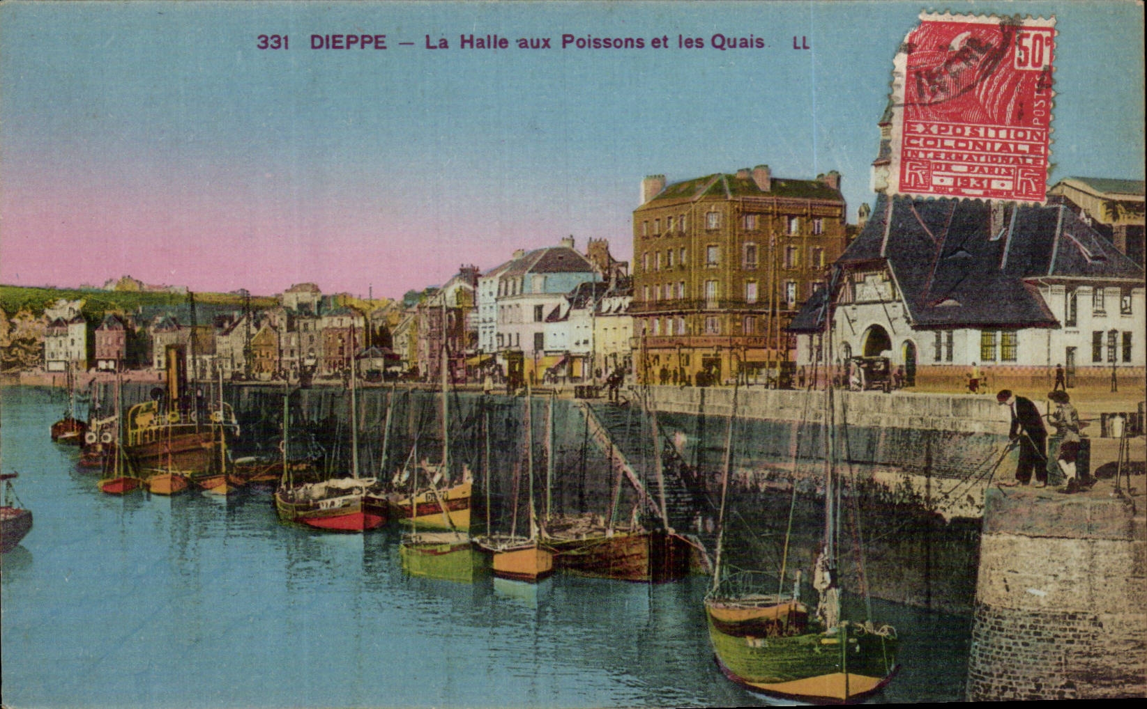 CPA Dieppe La halle aux poissons et les quais