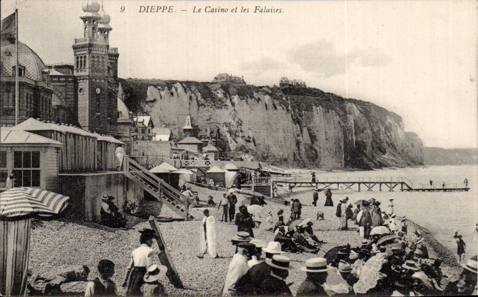 CPA Dieppe Le casino et les falaises