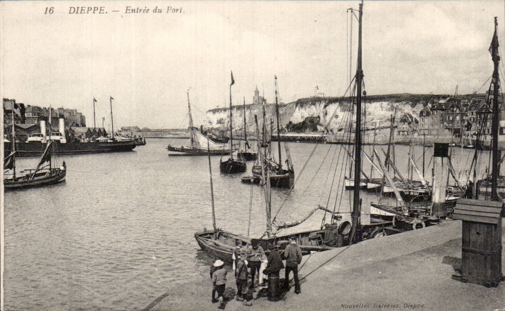 CPA Dieppe Entree du port
