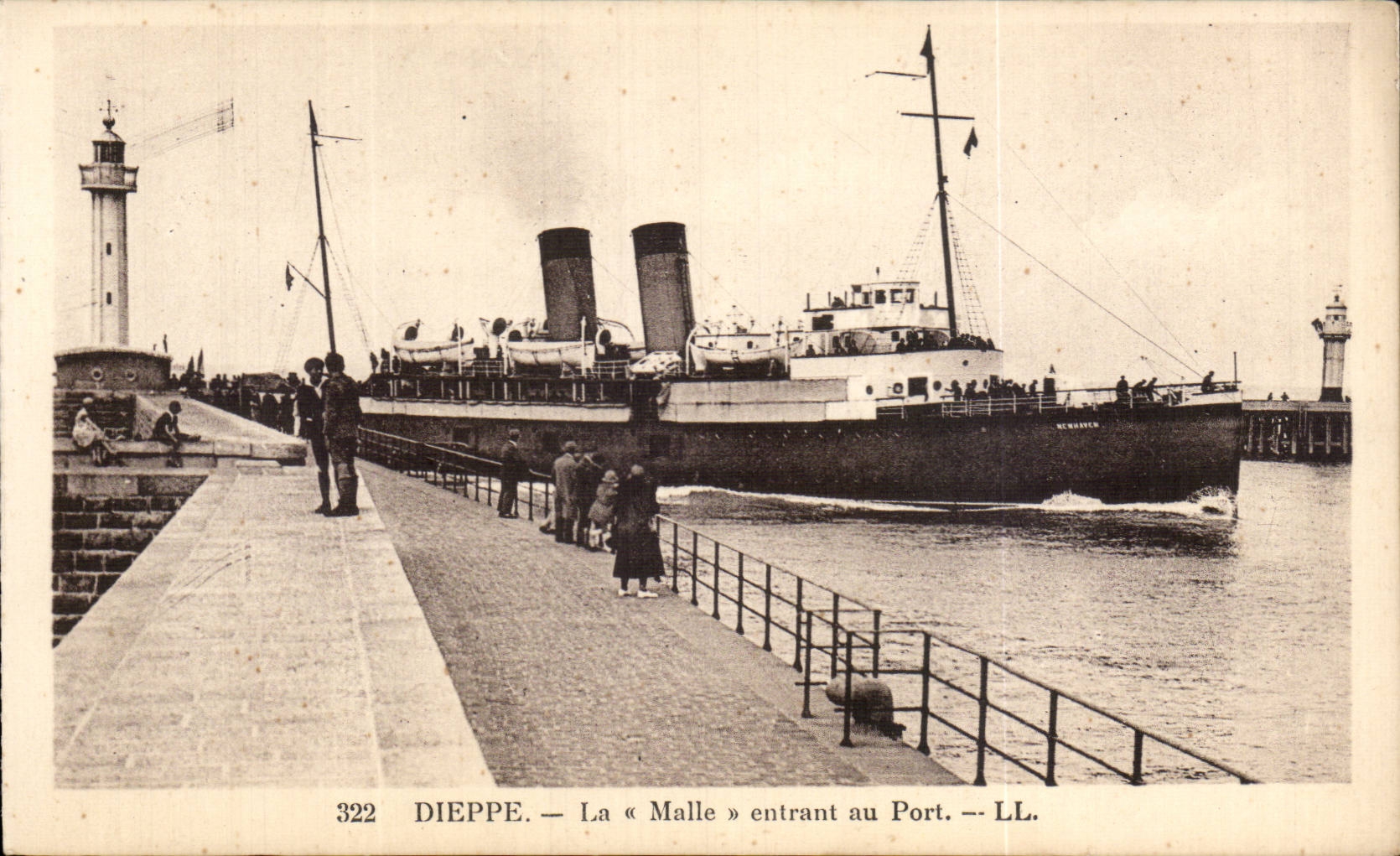 CPA Dieppe Bateau Paquebot La Malle entrant au port