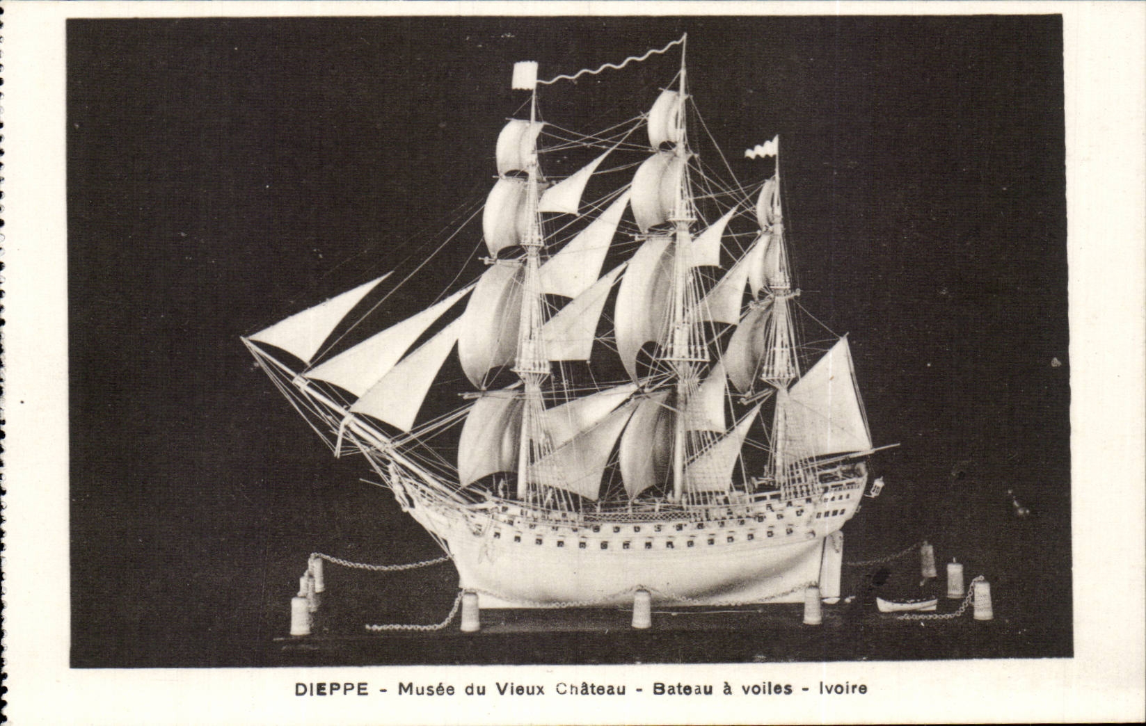 CPA Dieppe Musee du vieux chateau Bateau a voiles Ivoire Ivory