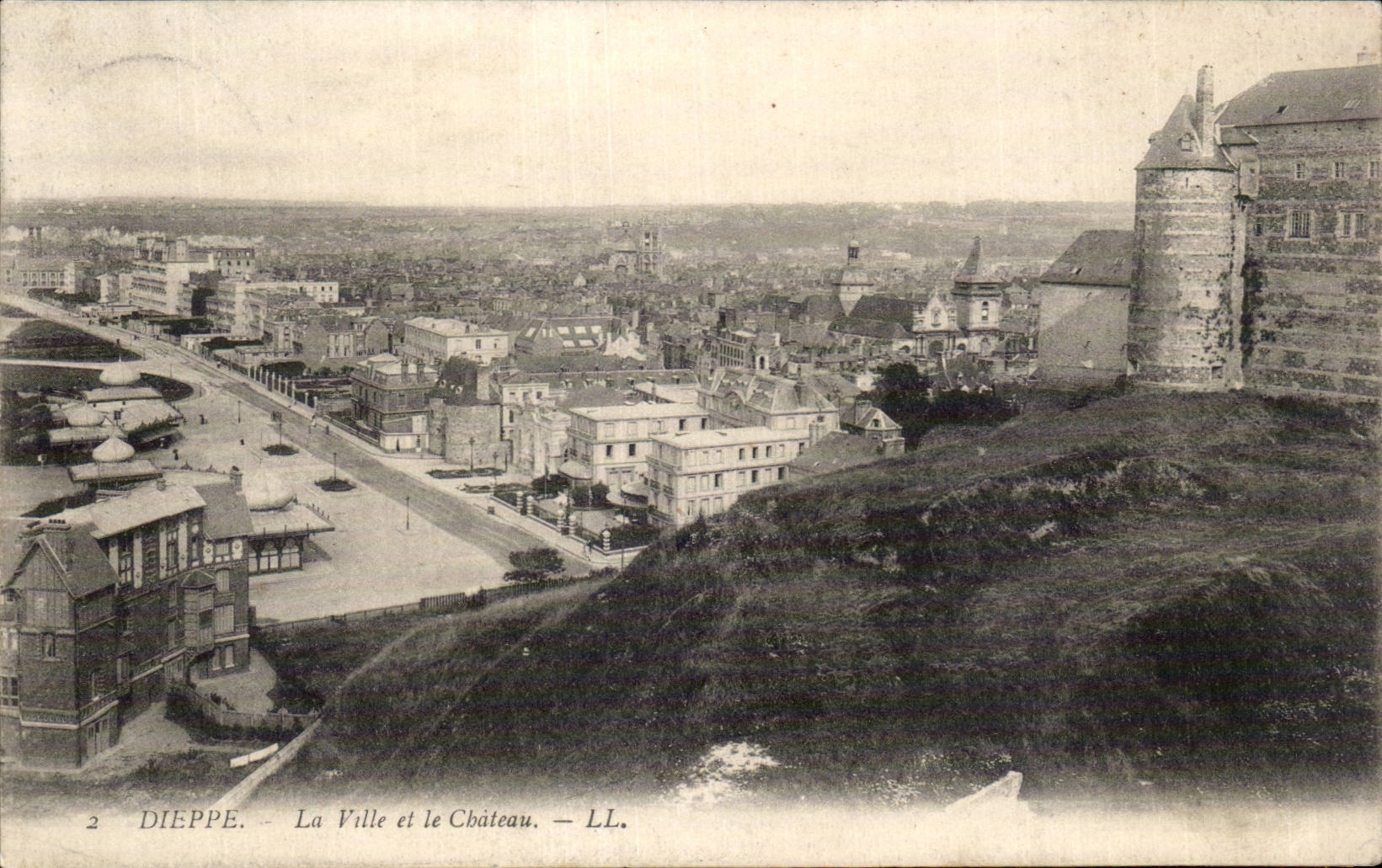CPA Dieppe La ville et le chateau