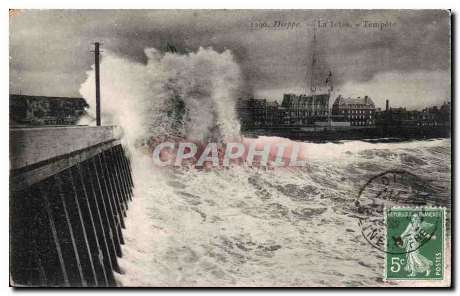 CPA Dieppe La jetee Tempete