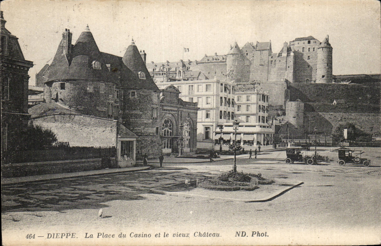 CPA Dieppe La place du casino et le vieux chateau