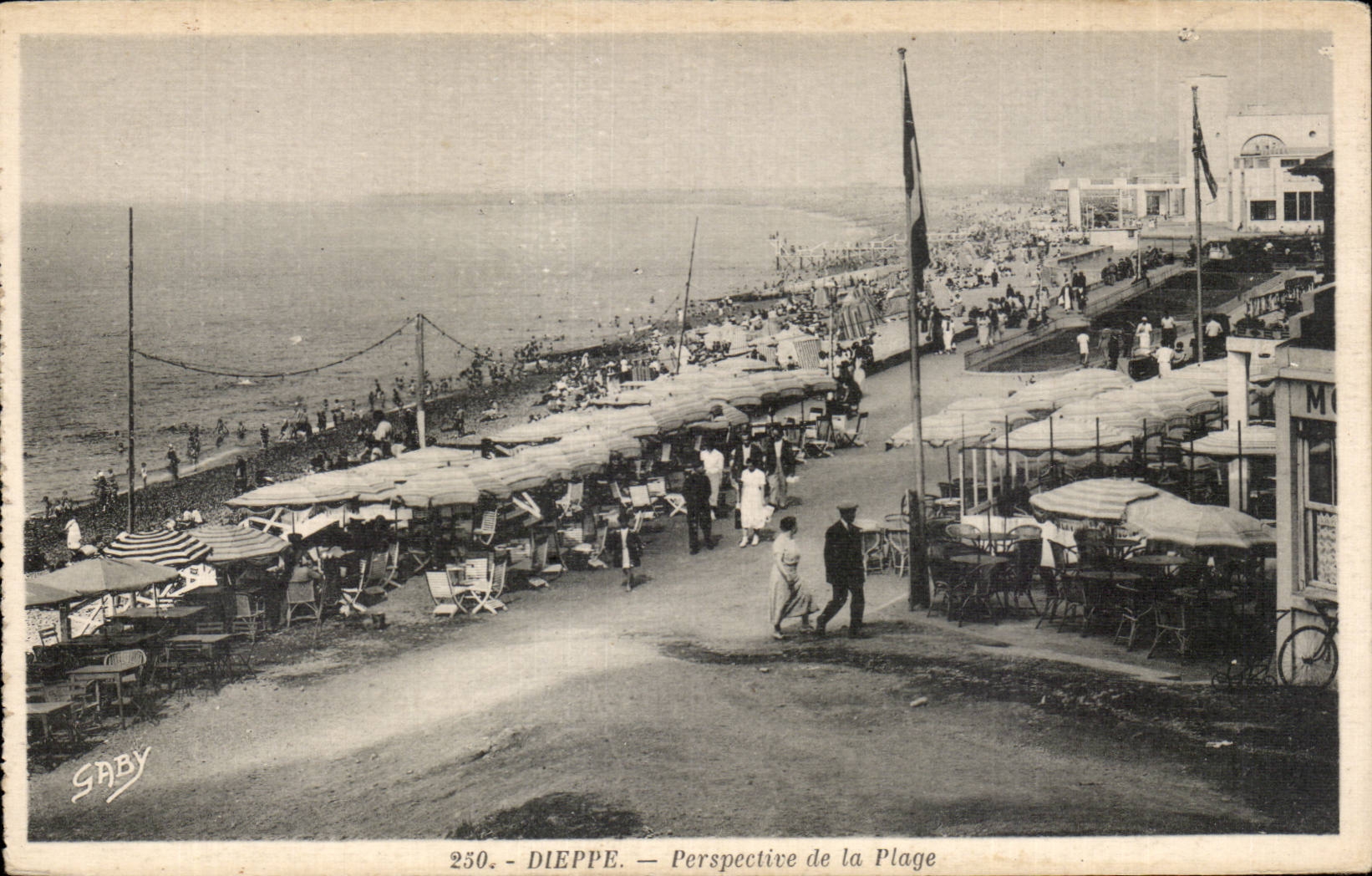 CPA Dieppe Perspective de la plage
