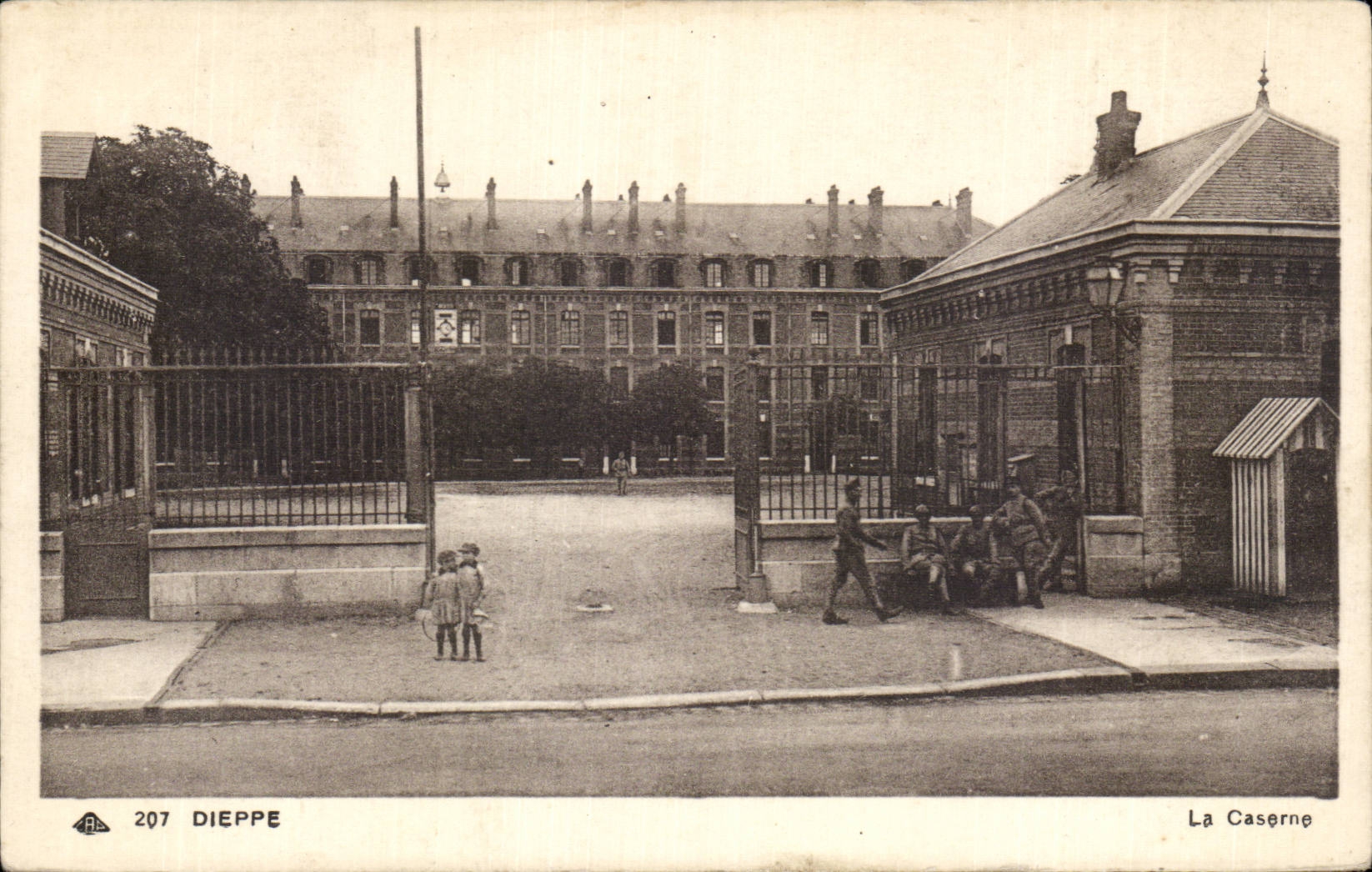 CPA Dieppe La caserne