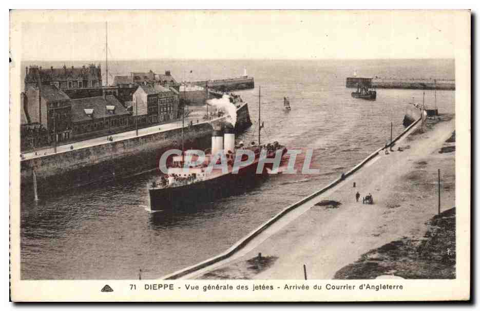 CPA Dieppe Vue generale des jetees Arrivee du courrier d'Angleterre