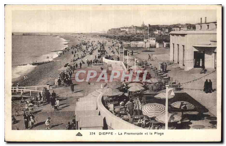 CPA Dieppe La promenade et la plage