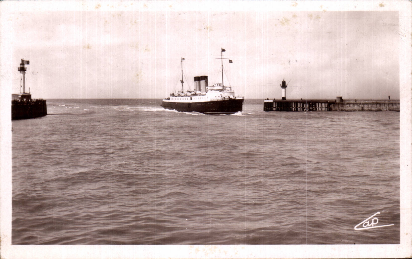 CPA Dieppe Entree de la Malle