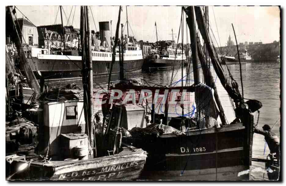 CPA Dieppe Bateaux de peches et paquebots