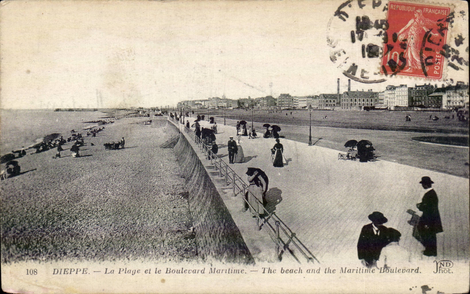 Dieppe - La Plage et le Boulevard Maritime - CPA 