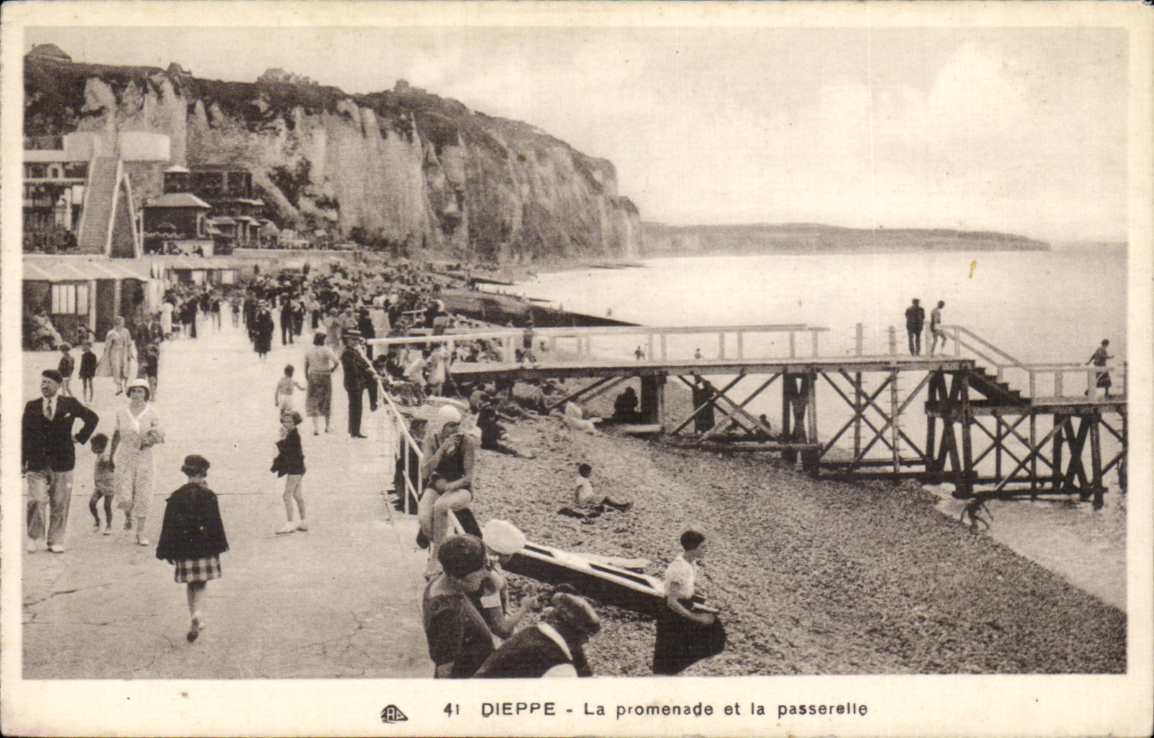 Dieppe - La Promenade et la Passerelle - CPA 