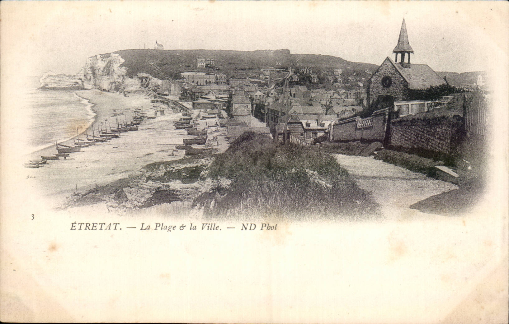 Etretat - La Plage et la Ville - CPA 