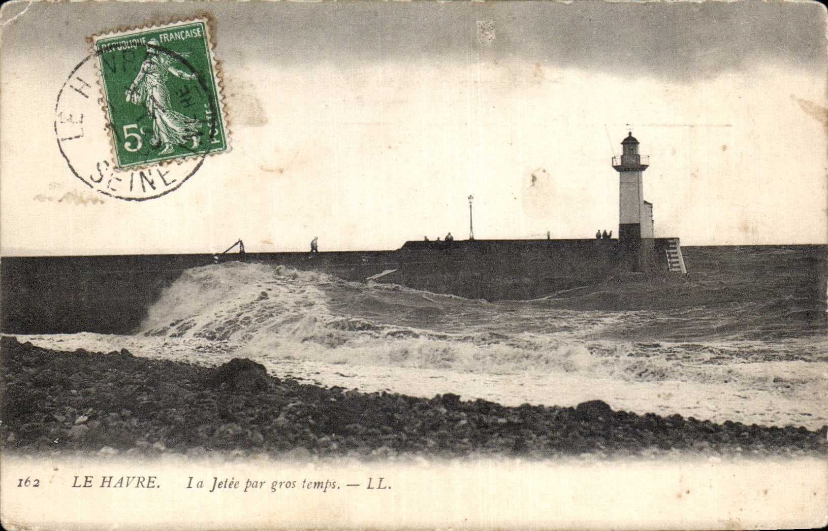 Forges les Eaux - La jetee par gros temps Phare Lighthouse - CPA 