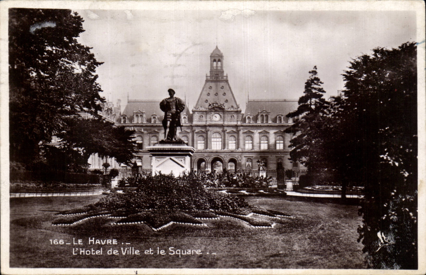 Le Havre - L'Hotel de Ville et le Square - CPA 