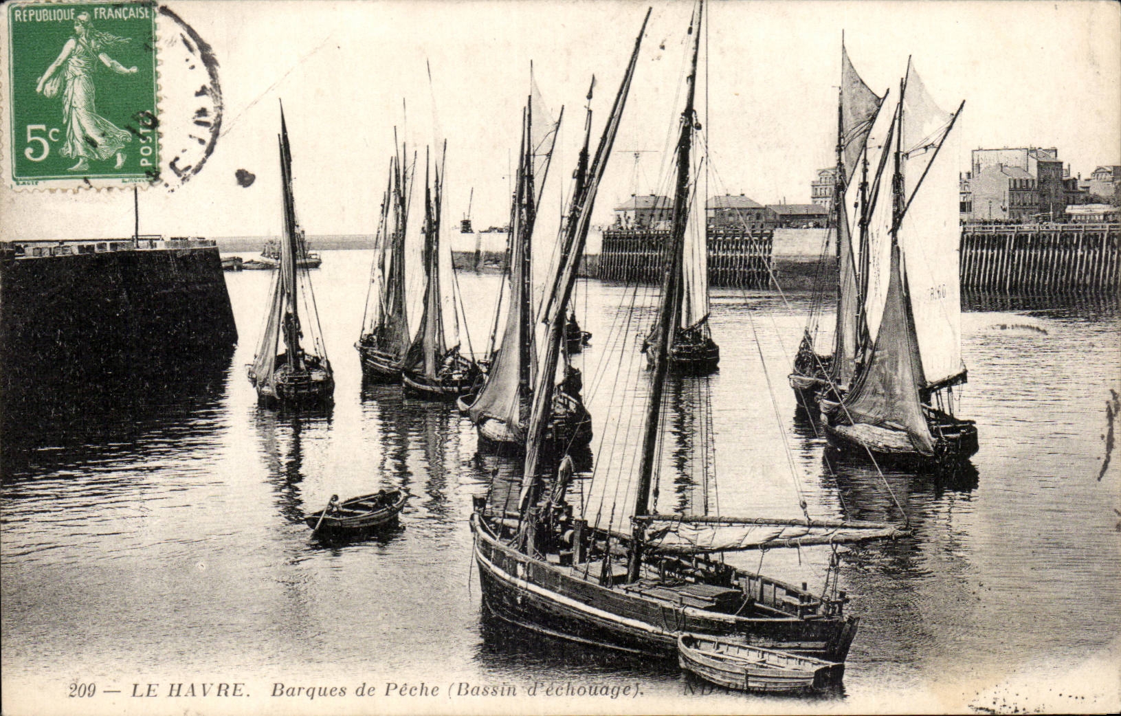 CPA Le Havre Barques de peche Bassin d'echouage 