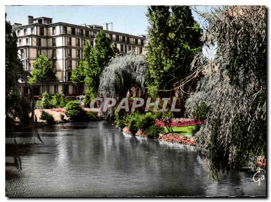 CPSM Le Havre Le jardin et les immeubles Saint Roch