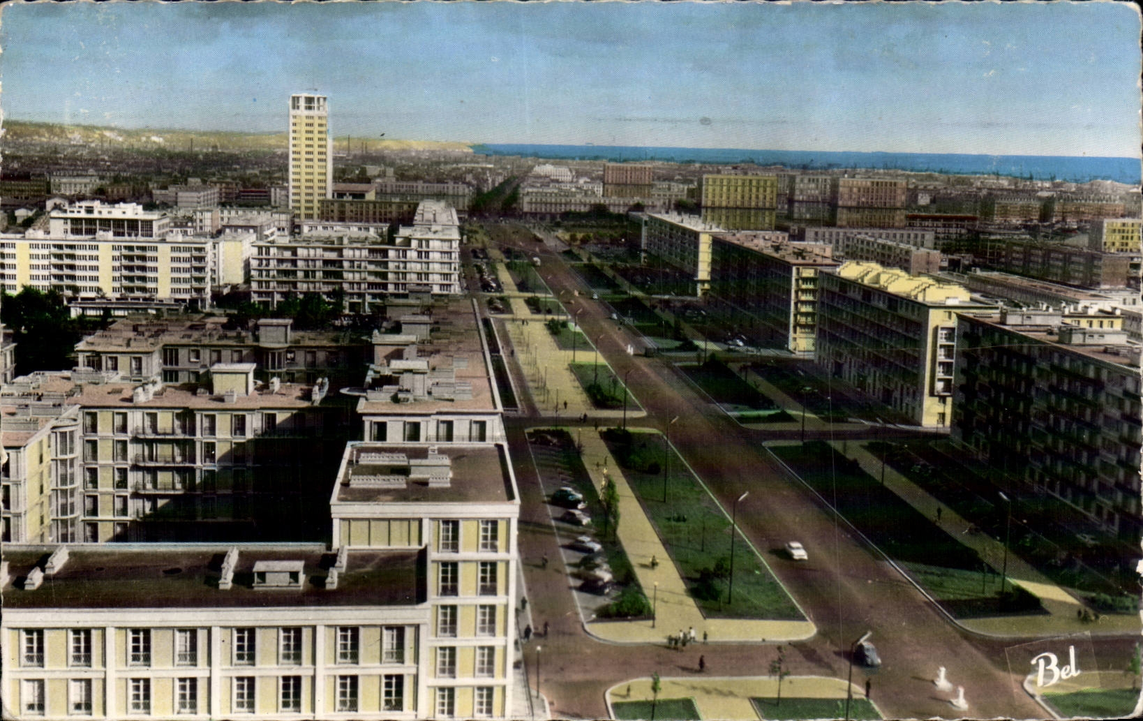 Le Havre - Avenue Foch et l'Hotel de Ville - CPA 