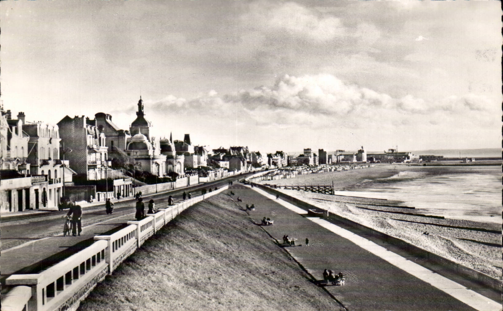 Le Havre - La Plage et le Boulevard Albert Ier - CPA 
