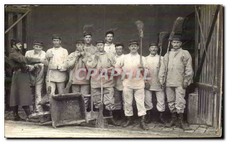 CARTE PHOTO Soldats au regiment 