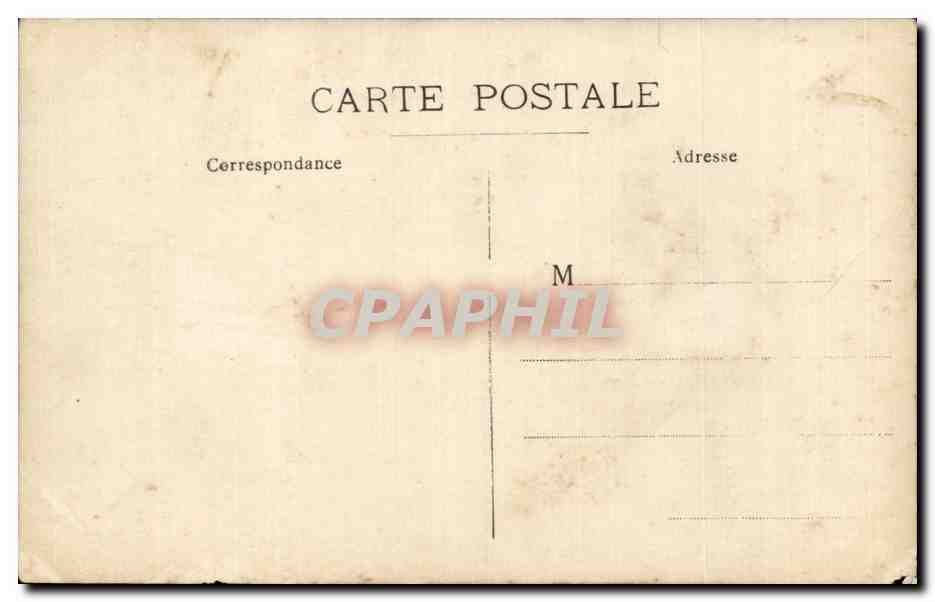 Groupe de soldats — devant un bâtiment en bois — éditeur inconnu — Verso