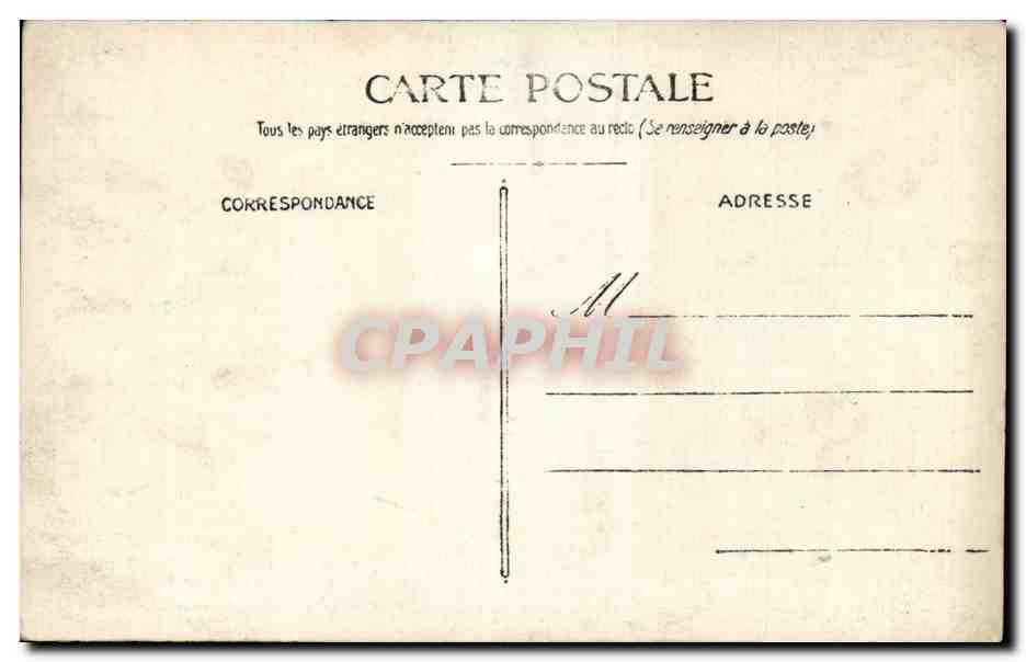 Groupe de soldats et d'une femme — devant une bâtisse en briques — éditeur non identifié — Verso